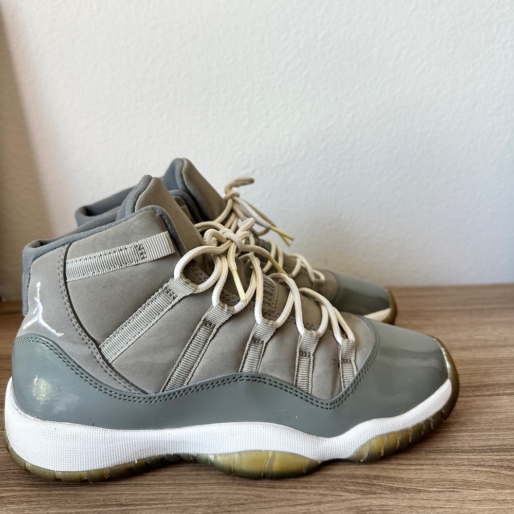 Jordan 11 Retro
Cool Grey (2010)